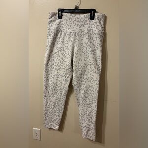Zobha & Old Navy Cheetah Print Leggings
